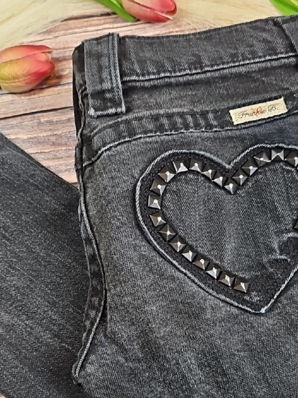 FRANKIE B. RARE VINTAGE
Y2K BLACK WASH LOW-RISE HEART STUDDED SKINNY JEANS